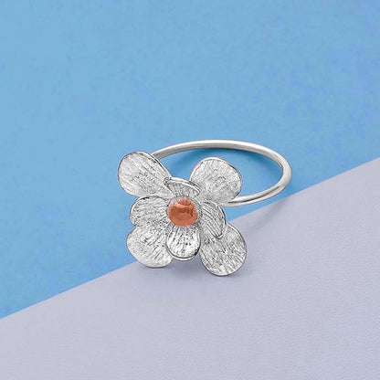 Elegant Silver Flower Ring