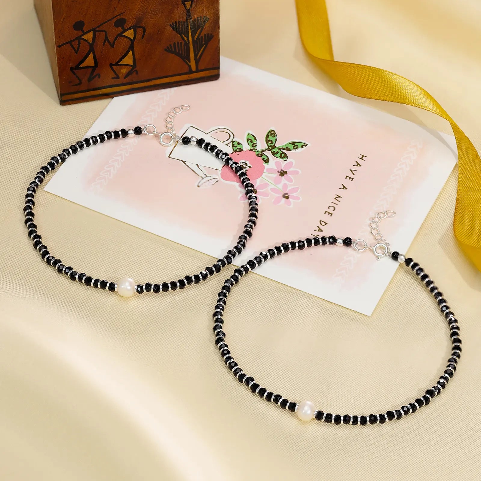 Shiny Pearl & Black Beads Silver Anklet