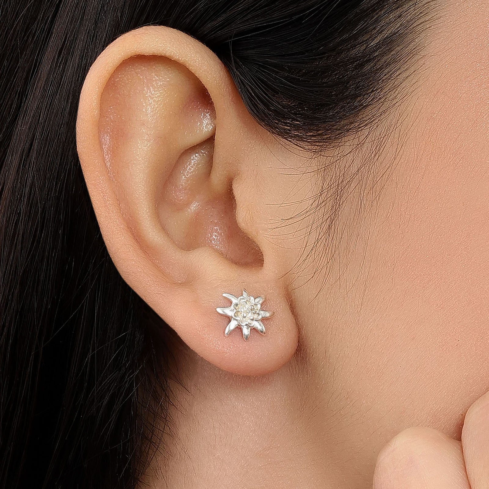 Glossy Floral Design Silver Stud Earrings
