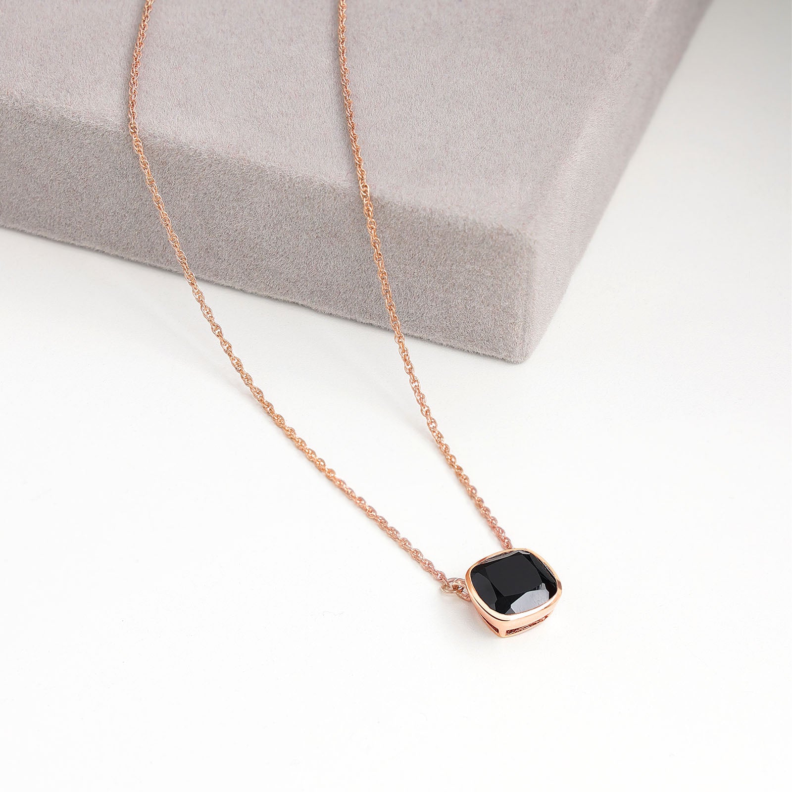 Silver Necklaces - Exquisite Rose Gold Necklace &#8211; Elegant Black Onyx Chain