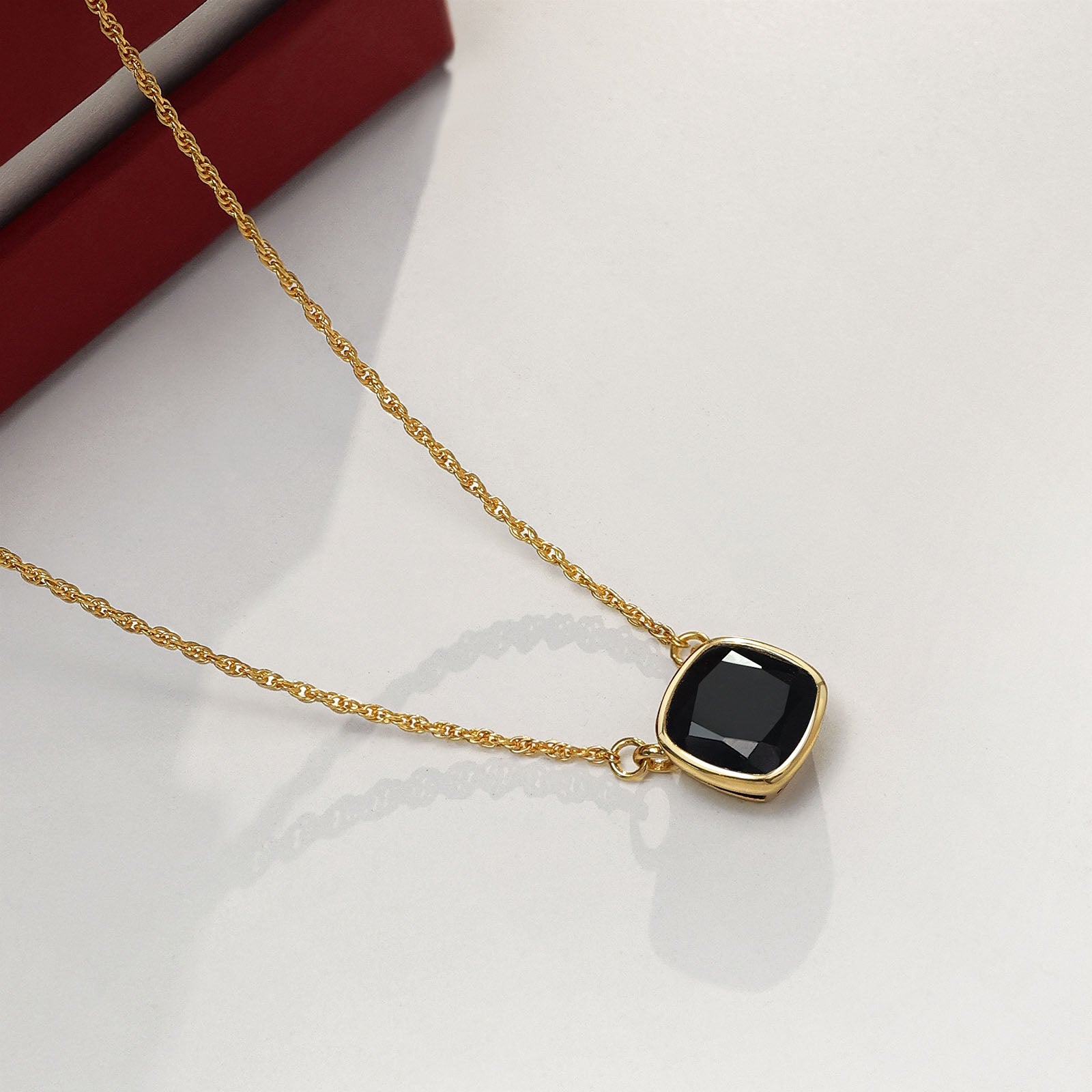 Great Summer Sale - Gold-Plated Silver Necklace &#8211; Elegant Black Onyx Chain