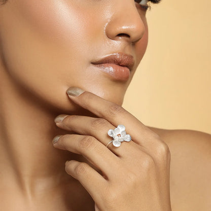 Elegant Silver Flower Ring