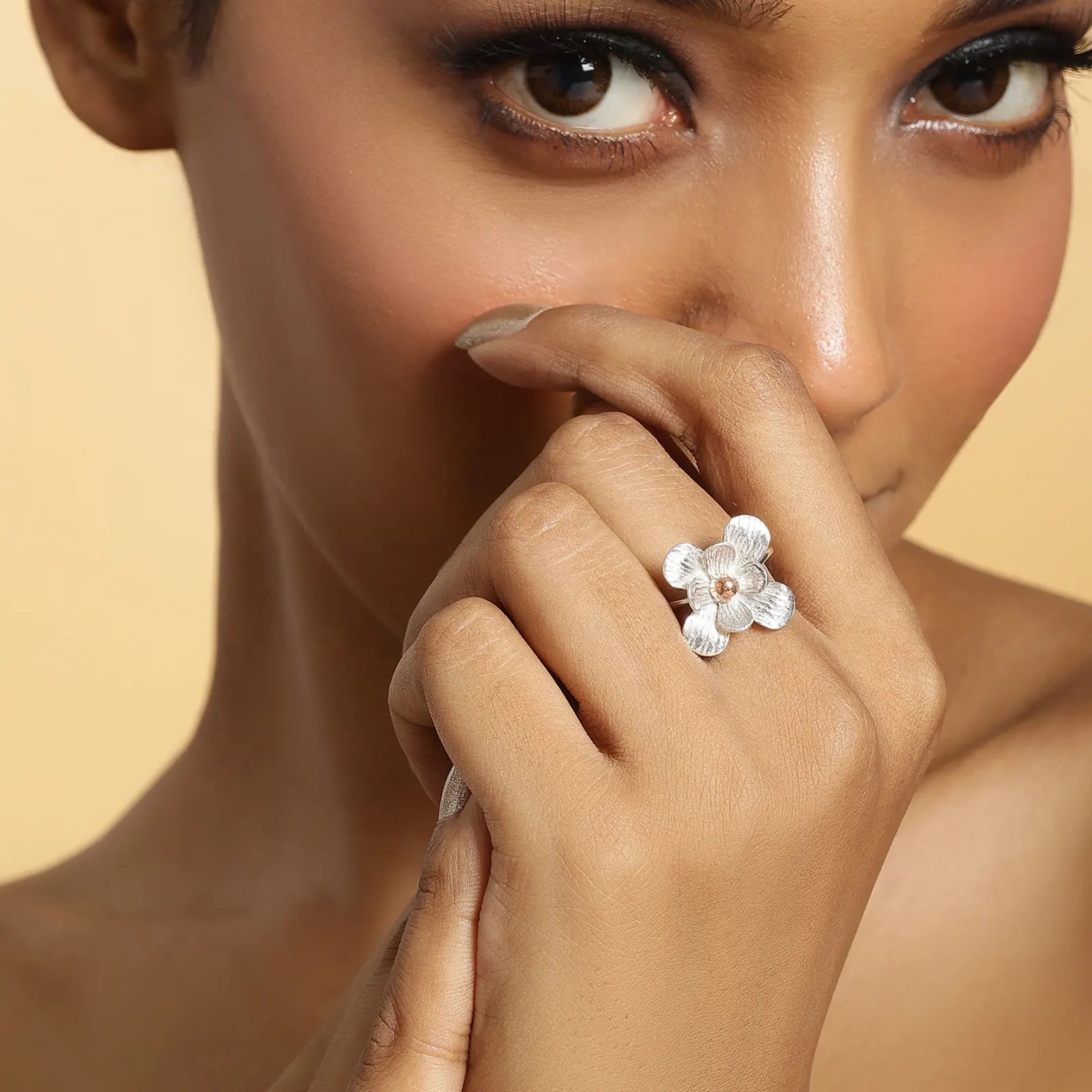 Elegant Silver Flower Ring