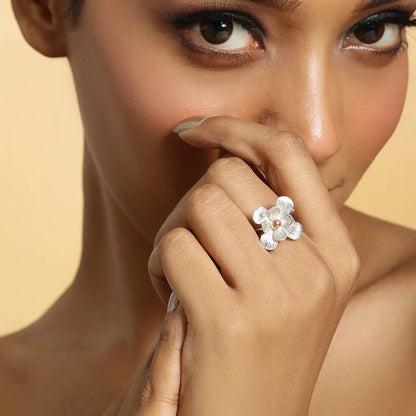 Elegant Silver Flower Ring