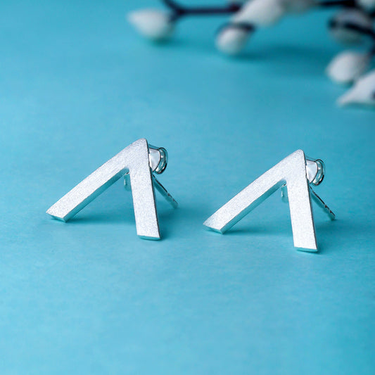 Uncategorized - Pure 925 Silver Earrings &#8211; Shimmering V Shaped Stud