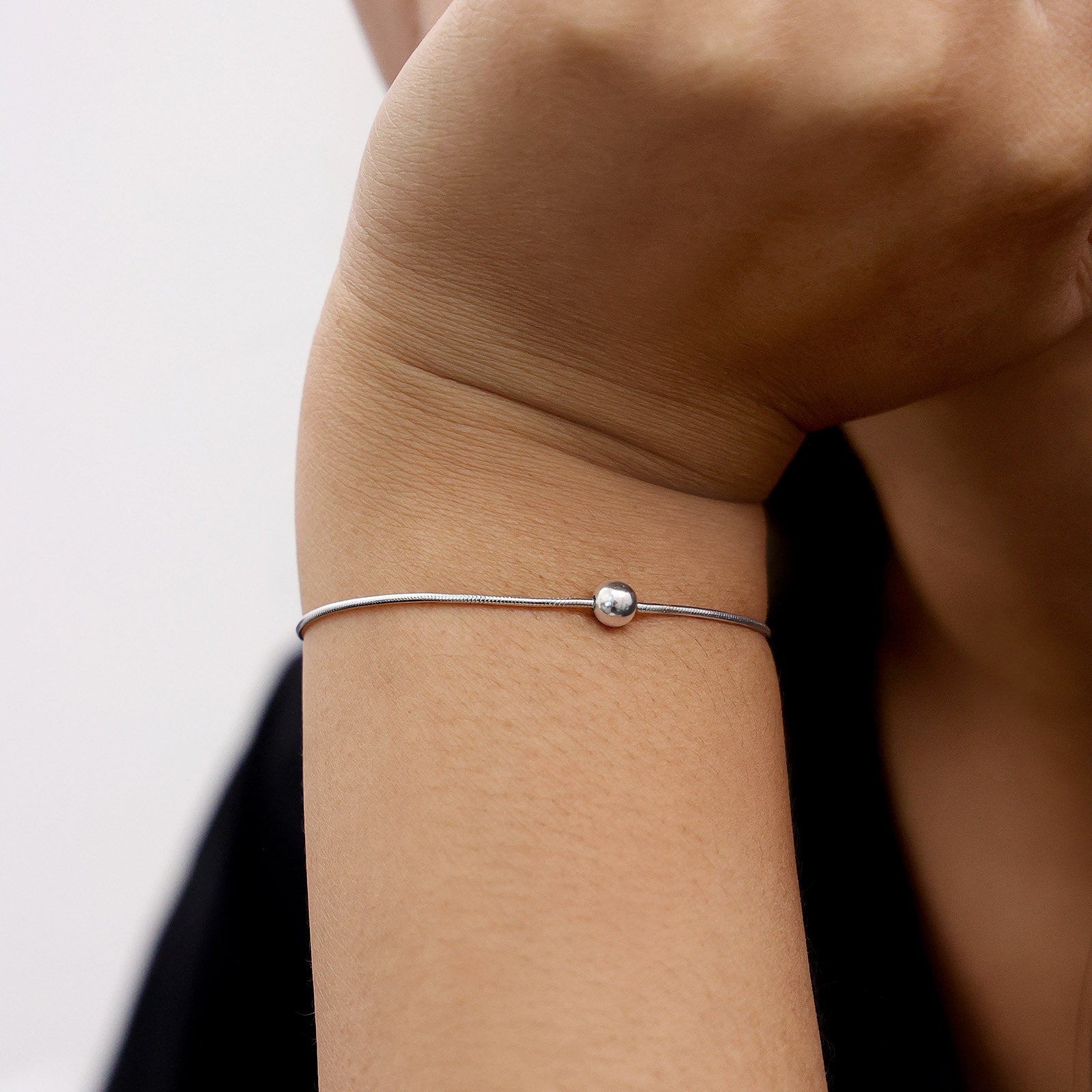 386 - Pure Silver Bracelets &#8211; Spring Chain Model With Silver Bead