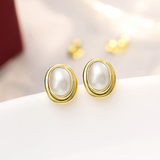 Uncategorized - Pure Silver Earrings &#8211; Gleaming Gold-Plated Pearl Stud