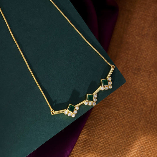 Silver Necklaces - Pure Silver Necklace &#8211; Golden Emerald Trio Chain