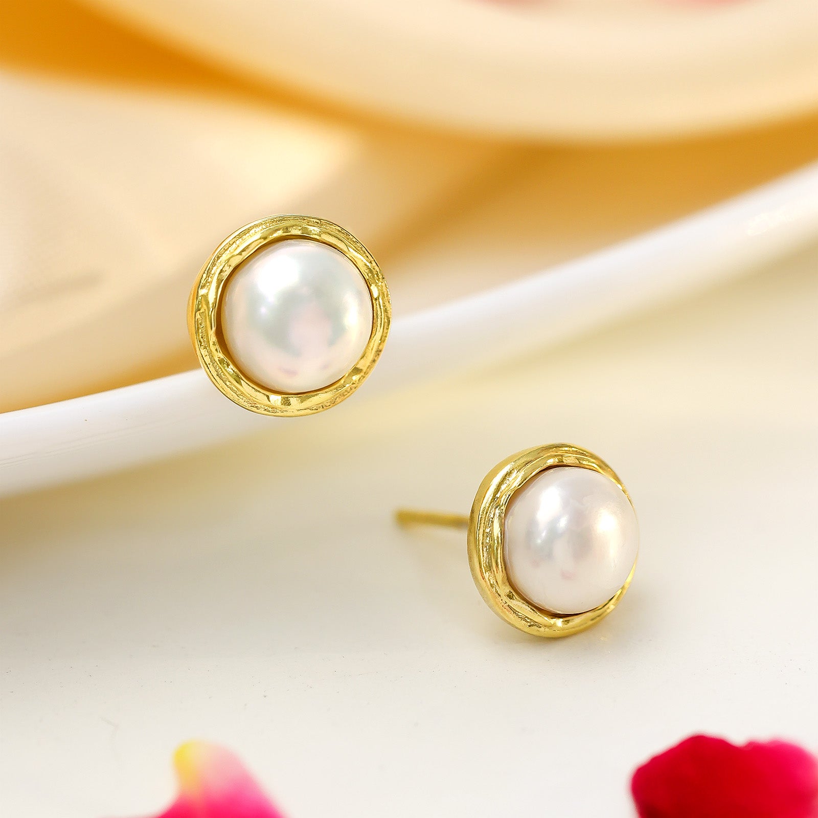 Uncategorized - Pure Silver Stud Earrings &#8211; Made of Captivating White pearls