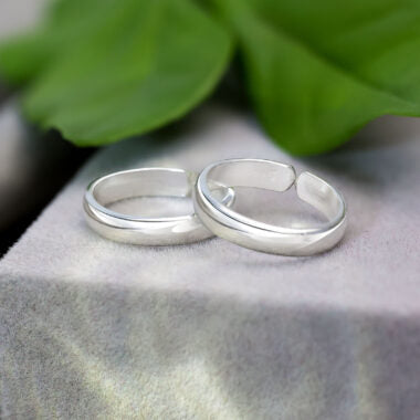Pure Silver Toe Ring - Elegance Unbound In Sleek Design